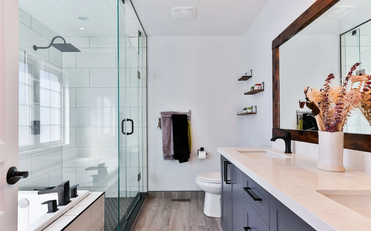 Badezimmer altersgerecht sanieren: Die wichtigsten Maße für Barrierefreiheit