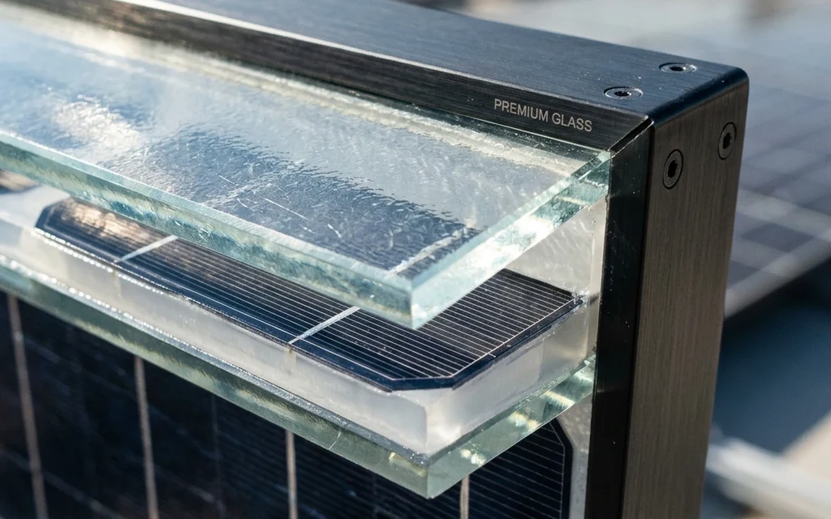 Glas-Glas vs. Glas-Folie PV-Module: Lebensdauer, Garantie & Ertragsunterschiede